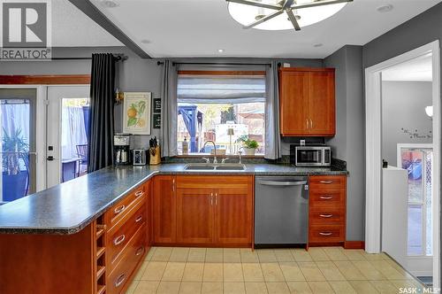 845 Alder Avenue, Moose Jaw, SK - Indoor Photo Showing Kitchen With Double Sink
