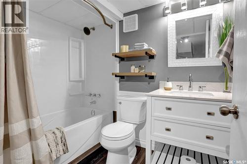 845 Alder Avenue, Moose Jaw, SK - Indoor Photo Showing Bathroom