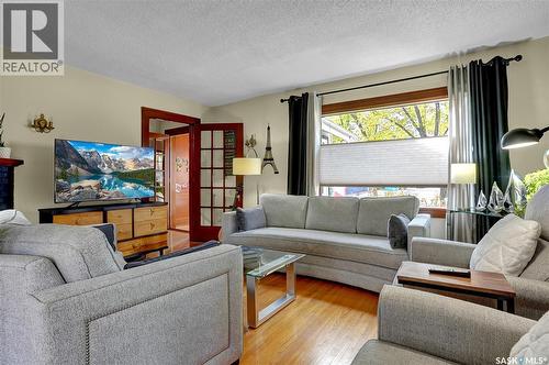 845 Alder Avenue, Moose Jaw, SK - Indoor Photo Showing Living Room
