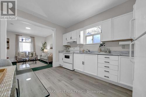 164 Albert Street, Oshawa, ON - Indoor Photo Showing Kitchen