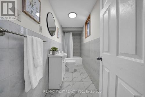 164 Albert Street, Oshawa, ON - Indoor Photo Showing Bathroom