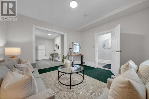 164 Albert Street, Oshawa, ON - Indoor Photo Showing Living Room