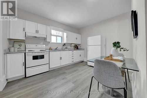 164 Albert Street, Oshawa, ON - Indoor Photo Showing Kitchen