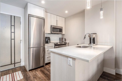 408-1090 Johnson St, Victoria, BC - Indoor Photo Showing Kitchen With Stainless Steel Kitchen