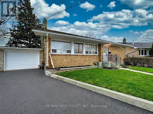 4 Kitson Drive, Toronto, ON - Outdoor