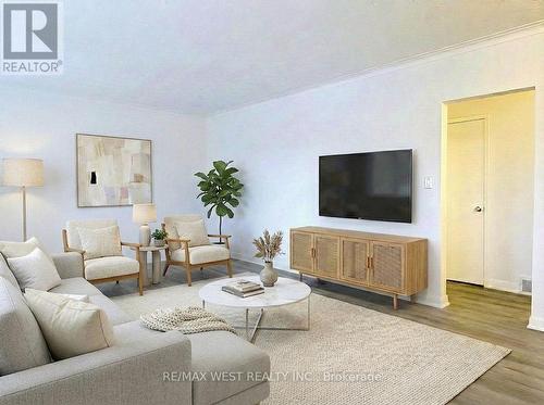 4 Kitson Drive, Toronto, ON - Indoor Photo Showing Living Room