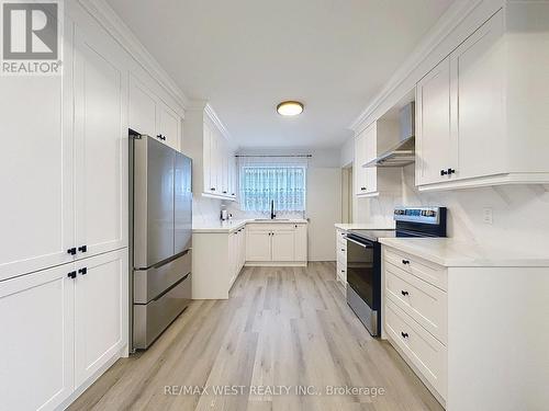 4 Kitson Drive, Toronto, ON - Indoor Photo Showing Kitchen