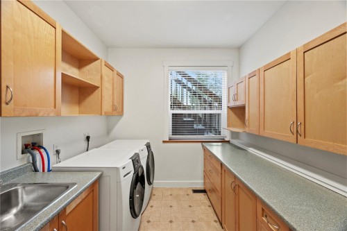 4937 Eagle View Lane, Saanich, BC 