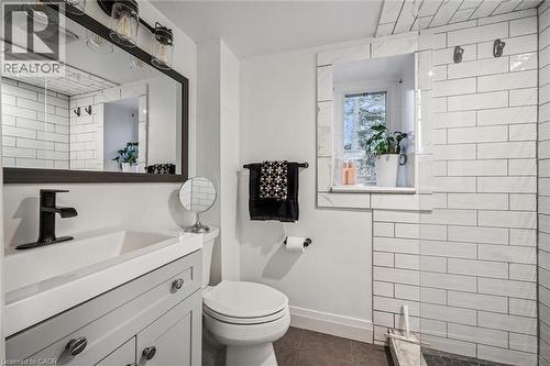 20 Bergey Street, Cambridge, ON - Indoor Photo Showing Bathroom