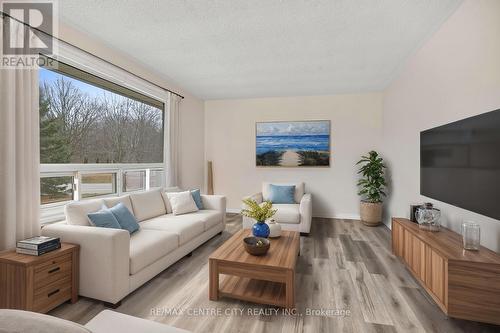 42606 Johnathon Street, Central Elgin (Union), ON - Indoor Photo Showing Living Room