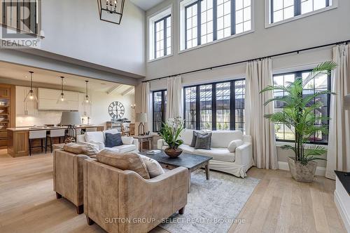 2397 Meadowlands Way, London North (North R), ON - Indoor Photo Showing Living Room