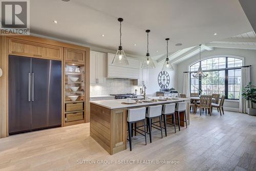 2397 Meadowlands Way, London North (North R), ON - Indoor Photo Showing Kitchen With Upgraded Kitchen