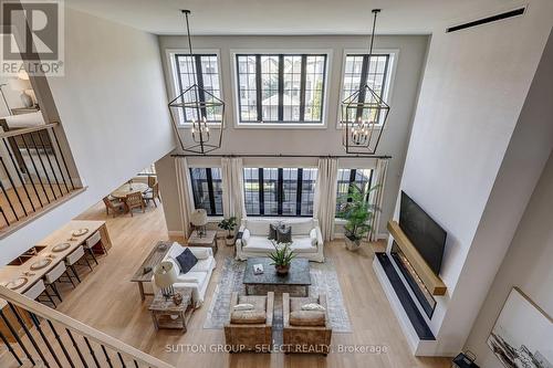 2397 Meadowlands Way, London North (North R), ON - Indoor With Fireplace