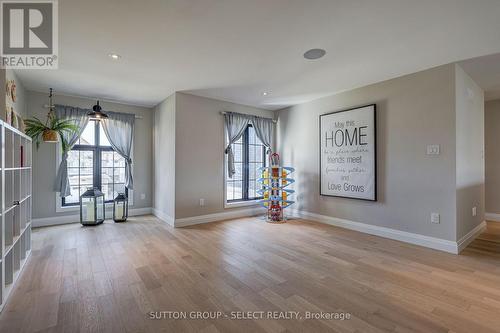 2397 Meadowlands Way, London North (North R), ON - Indoor