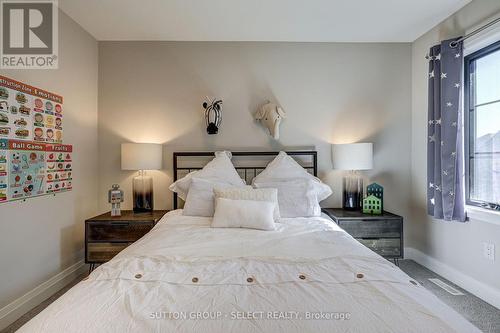 2397 Meadowlands Way, London North (North R), ON - Indoor Photo Showing Bedroom
