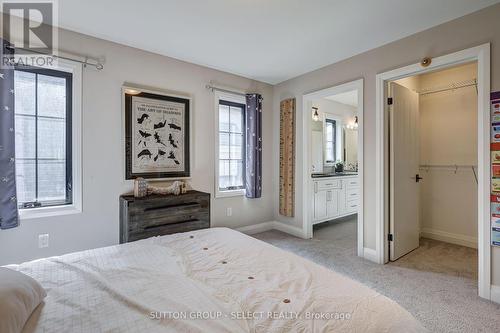 2397 Meadowlands Way, London North (North R), ON - Indoor Photo Showing Bedroom