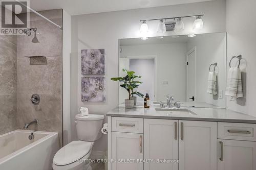 2397 Meadowlands Way, London North (North R), ON - Indoor Photo Showing Bathroom