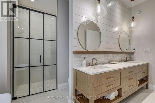 2397 Meadowlands Way, London North (North R), ON - Indoor Photo Showing Bathroom