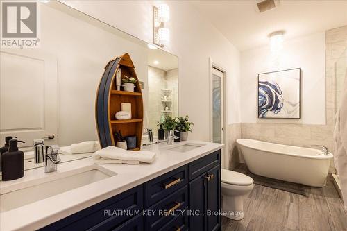 88 Collins Way, Strathroy-Caradoc (Se), ON - Indoor Photo Showing Bathroom
