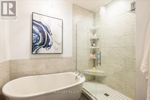 88 Collins Way, Strathroy-Caradoc (Se), ON - Indoor Photo Showing Bathroom