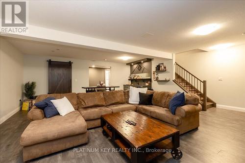 88 Collins Way, Strathroy-Caradoc (Se), ON - Indoor Photo Showing Living Room