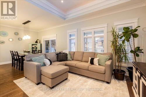 88 Collins Way, Strathroy-Caradoc (Se), ON - Indoor Photo Showing Living Room
