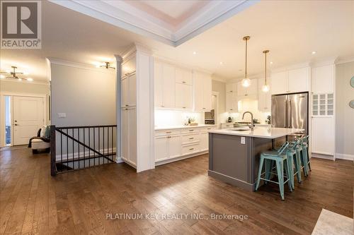 88 Collins Way, Strathroy-Caradoc (Se), ON - Indoor Photo Showing Kitchen With Upgraded Kitchen