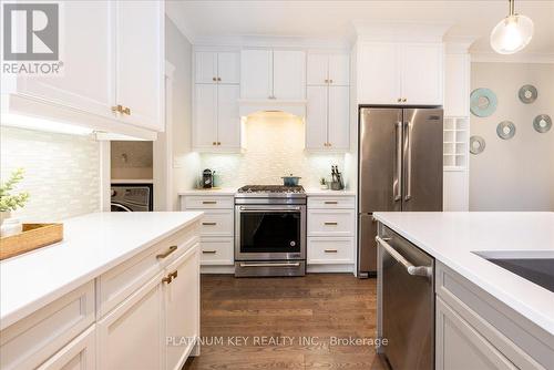 88 Collins Way, Strathroy-Caradoc (Se), ON - Indoor Photo Showing Kitchen With Upgraded Kitchen