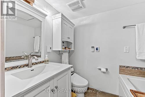 Updated ensuite! - 1101 - 160 George Street, Ottawa, ON - Indoor Photo Showing Bathroom