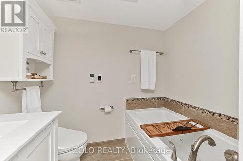 Ensuite. - 1101 - 160 George Street, Ottawa, ON - Indoor Photo Showing Bathroom