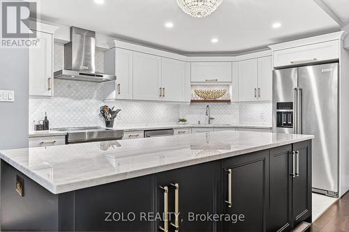 Beautiful and modern kitchen! - 1101 - 160 George Street, Ottawa, ON - Indoor Photo Showing Kitchen With Upgraded Kitchen