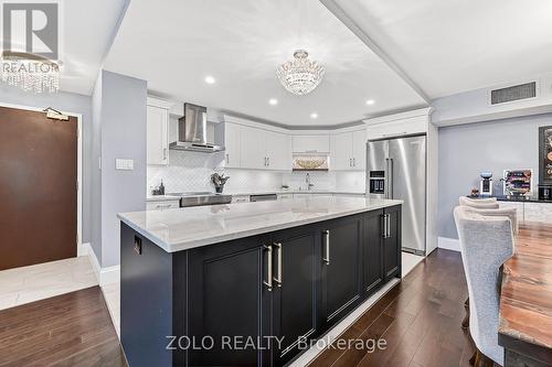 Contemporary two-tune kitchen cabinets. - 1101 - 160 George Street, Ottawa, ON - Indoor Photo Showing Kitchen With Upgraded Kitchen