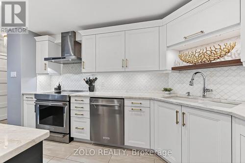 Modern cupboards with expansive cupboard space - 1101 - 160 George Street, Ottawa, ON - Indoor Photo Showing Kitchen With Upgraded Kitchen