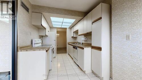 904 - 133 Torresdale Avenue, Toronto, ON - Indoor Photo Showing Kitchen