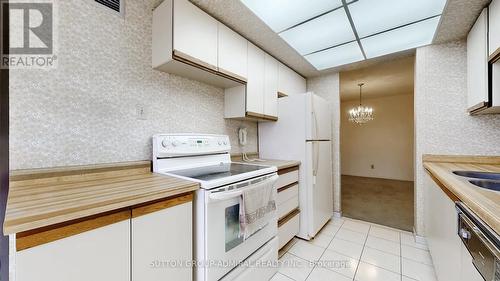 904 - 133 Torresdale Avenue, Toronto, ON - Indoor Photo Showing Kitchen