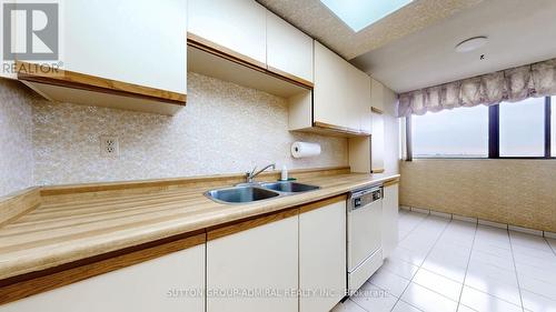 904 - 133 Torresdale Avenue, Toronto, ON - Indoor Photo Showing Kitchen With Double Sink