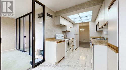 904 - 133 Torresdale Avenue, Toronto, ON - Indoor Photo Showing Kitchen With Double Sink
