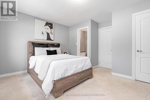 37 Southwoods Crescent, Barrie, ON - Indoor Photo Showing Bedroom