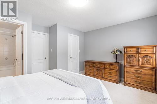 37 Southwoods Crescent, Barrie, ON - Indoor Photo Showing Bedroom