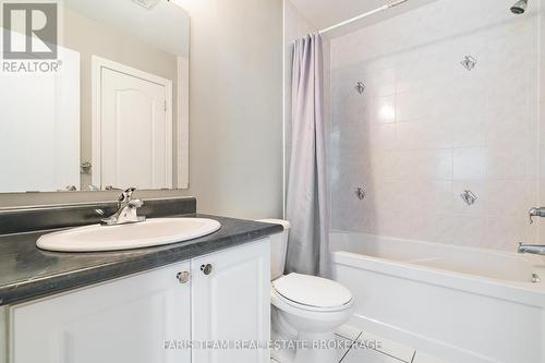 37 Southwoods Crescent, Barrie, ON - Indoor Photo Showing Bathroom