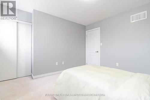 37 Southwoods Crescent, Barrie, ON - Indoor Photo Showing Bedroom