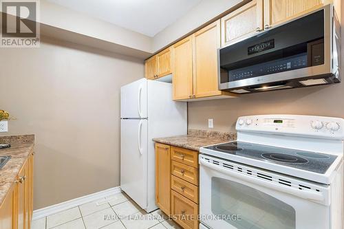 37 Southwoods Crescent, Barrie, ON - Indoor Photo Showing Kitchen