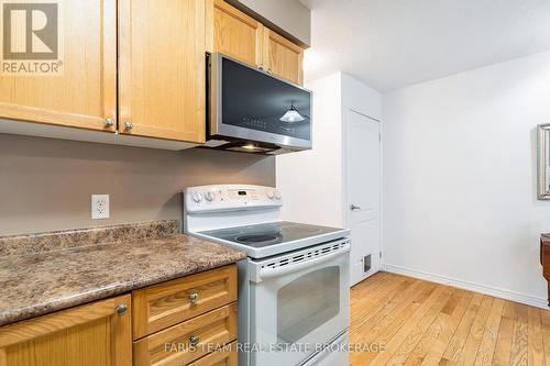 37 Southwoods Crescent, Barrie, ON - Indoor Photo Showing Kitchen