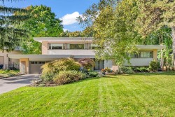 8 Silverdale Crescent  Toronto, ON M3A 3H1