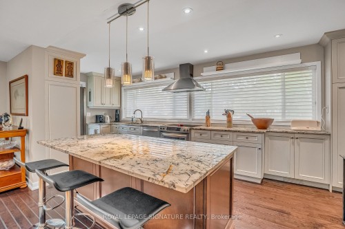 8 Silverdale Crescent, Toronto, ON - Indoor Photo Showing Kitchen With Upgraded Kitchen