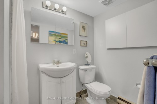 8 Silverdale Crescent, Toronto, ON - Indoor Photo Showing Bathroom