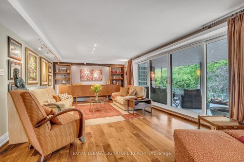 8 Silverdale Crescent, Toronto, ON - Indoor Photo Showing Other Room