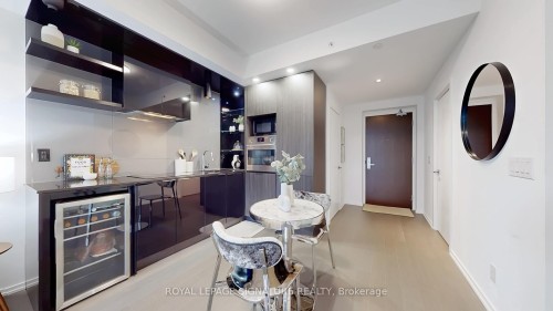 2608-70 Temperance Street, Toronto, ON - Indoor