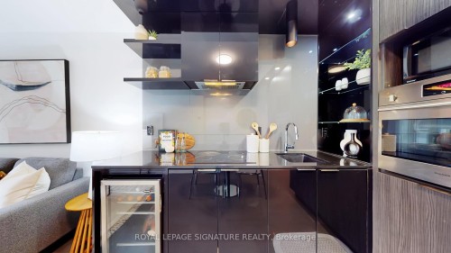 2608-70 Temperance Street, Toronto, ON - Indoor Photo Showing Kitchen
