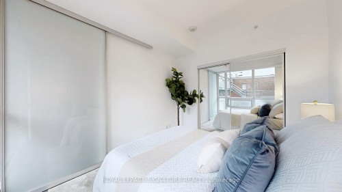 2608-70 Temperance Street, Toronto, ON - Indoor Photo Showing Bedroom
